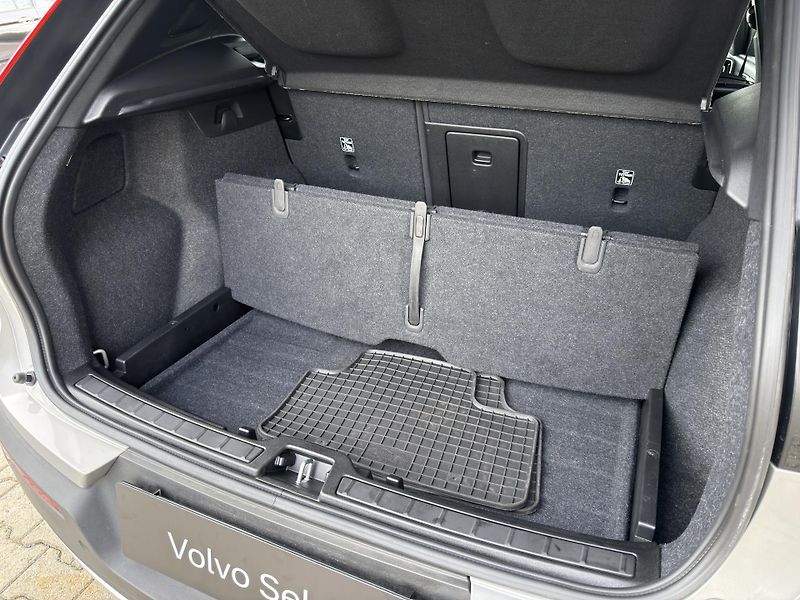 Volvo XC40 B3 FWD // CORE // 1. maj. //ČR - fotka 14 z 36