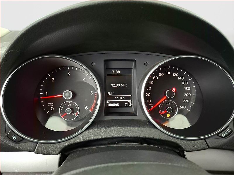 Volkswagen Golf (2011) 1.6 TDI, nová STK, dobrý stav - fotka 11 z 16