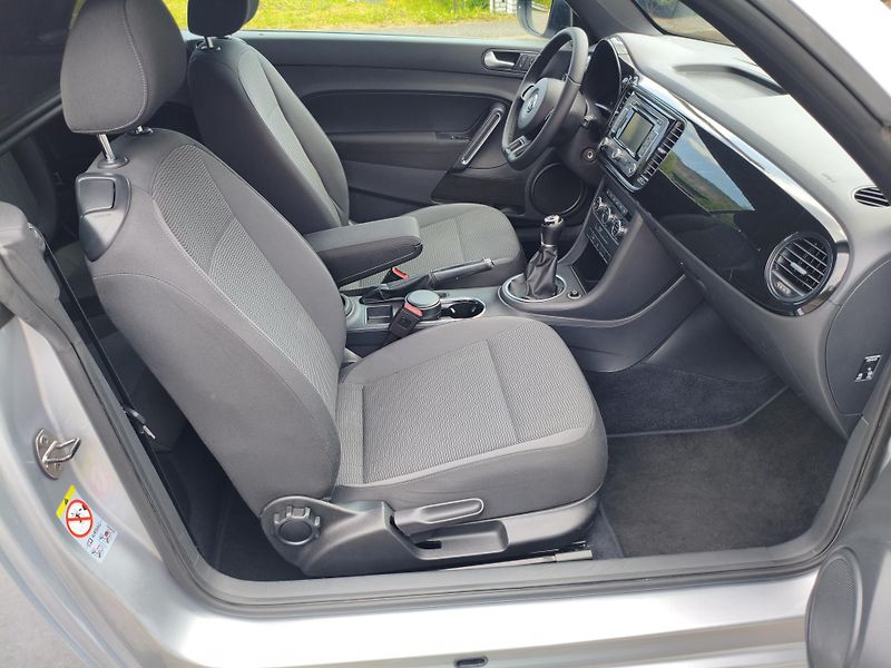 Volkswagen Beetle (2013) 1,2 TSI Cabrio Sport - fotka 14 z 35