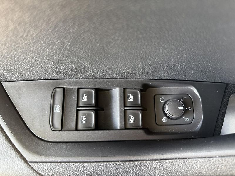 Škoda Karoq DSG 1,5TSi 110kW SportLine - fotka 19 z 24