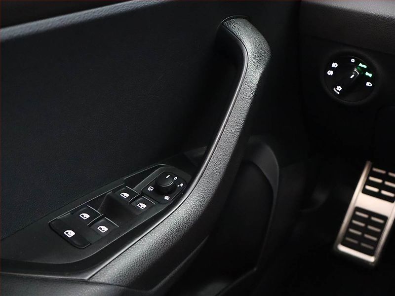 Škoda Karoq (2018) Style 1.6 TDI, Serv.kniha - fotka 15 z 20