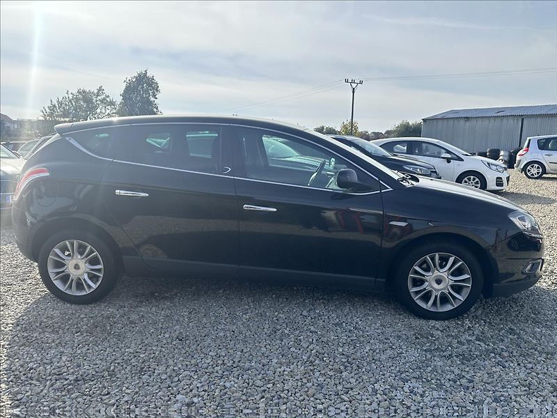 Lancia Delta 1,4 i 88kW DIGIKLIMA 6KVALT - fotka 4 z 21