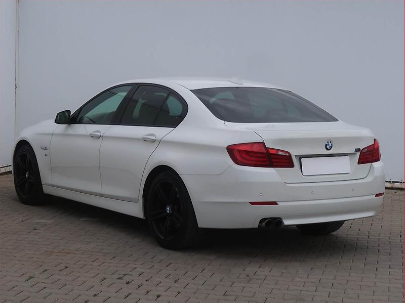 BMW Řada 5 (2011) 525d xDrive, 4X4, Automat - fotka 4 z 14