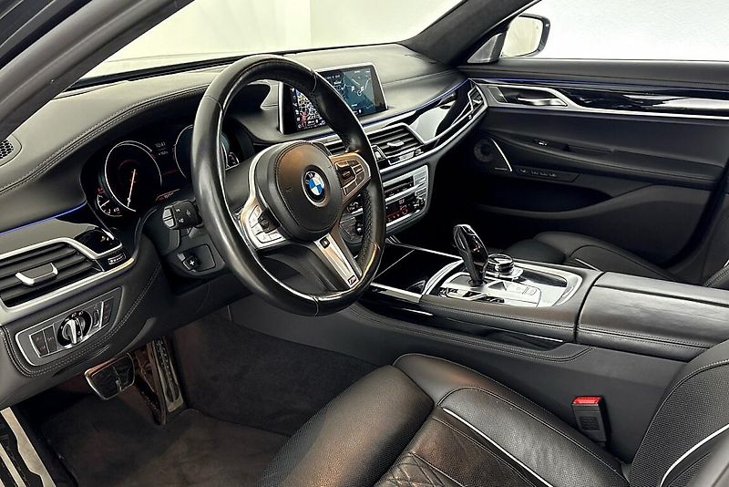 BMW Řada 7 750d xDrive - fotka 6 z 29