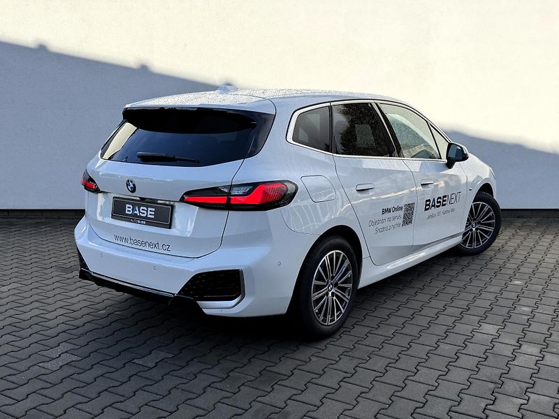 BMW Řada 2 218i Active Tourer M-Sport - fotka 4 z 17