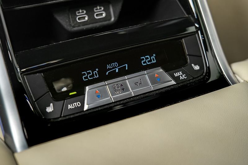 BMW Řada 8 840d x Drive M sport - fotka 19 z 23