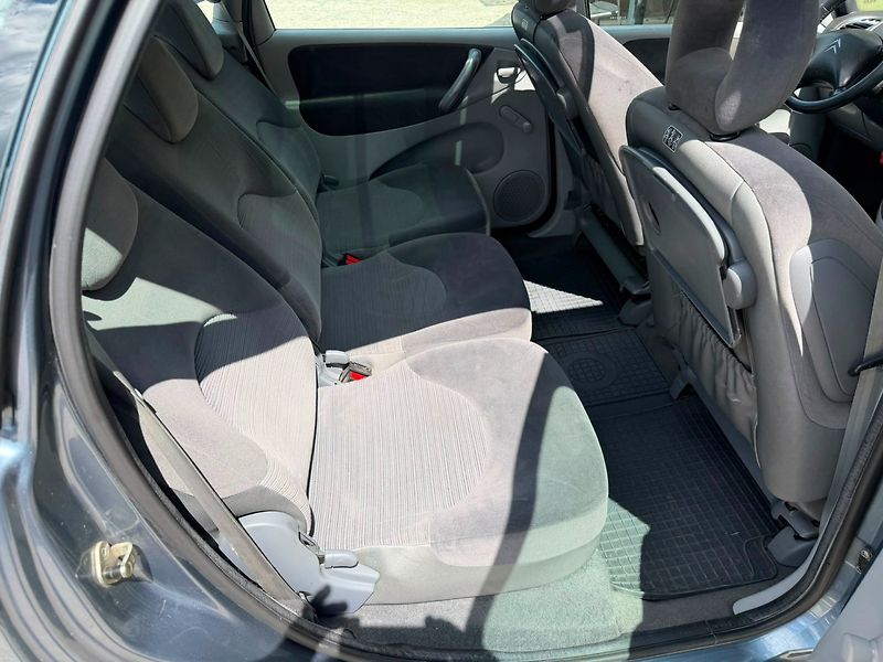 Citroën Xsara Picasso 1.6i 80kW/Panorama/Tažné/Temp. - fotka 15 z 23