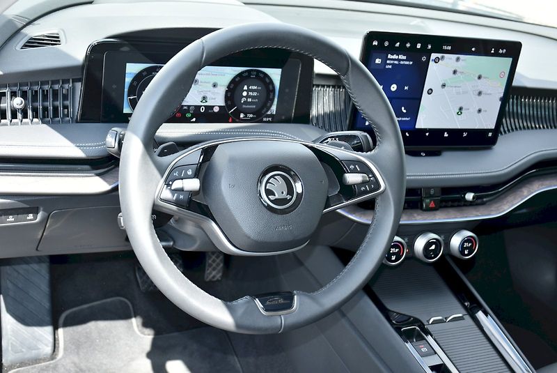 Škoda Superb (2024) L&K 2.0 TDI 142kW 4x4 DSG - fotka 15 z 34