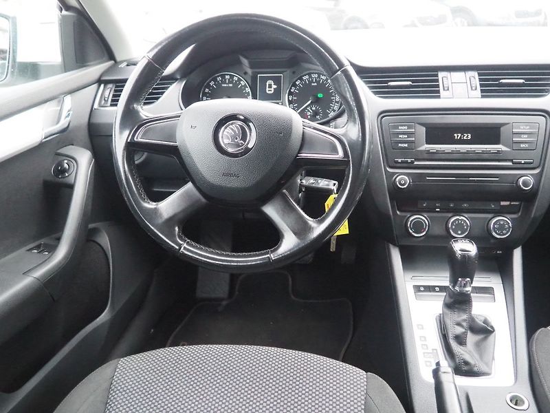 Škoda Octavia (2013) 1.6 TDI, Automat - fotka 16 z 31
