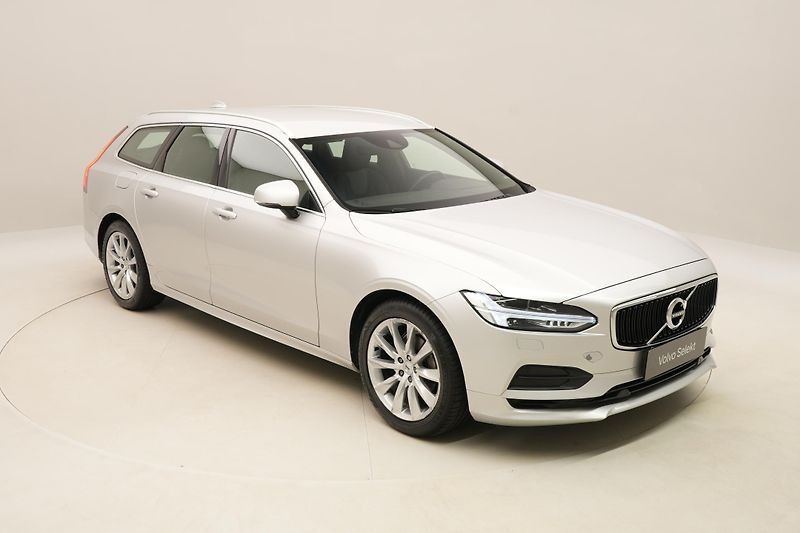 Volvo V90 D4 MOMENTUM AUT - fotka 17 z 39