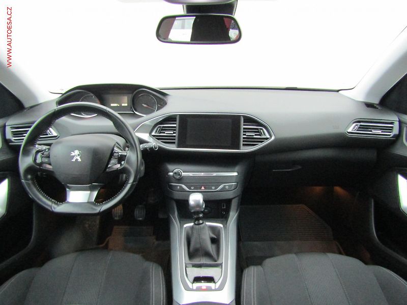 Peugeot 308 (2014) 1.2 PT, ČR, Allure, LED - fotka 8 z 17