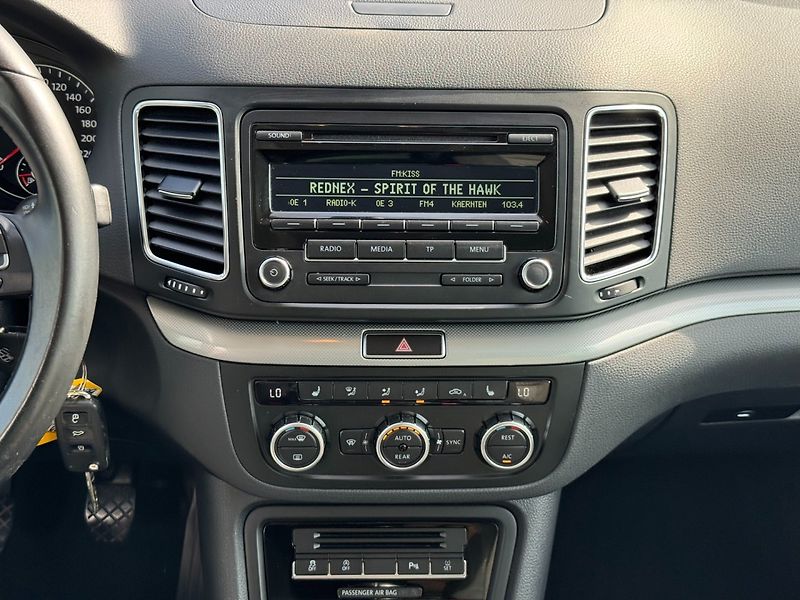 Volkswagen Sharan (2013) Comfortline 2.0 TDI 103kW - fotka 19 z 37