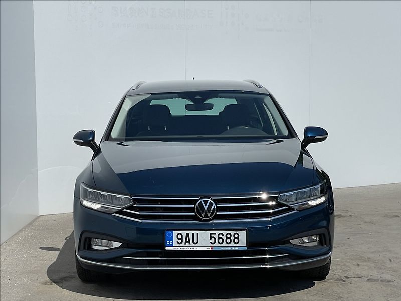 Volkswagen Passat Variant 2,0 TDI DSG Elegance ACC+LED - fotka 20 z 21