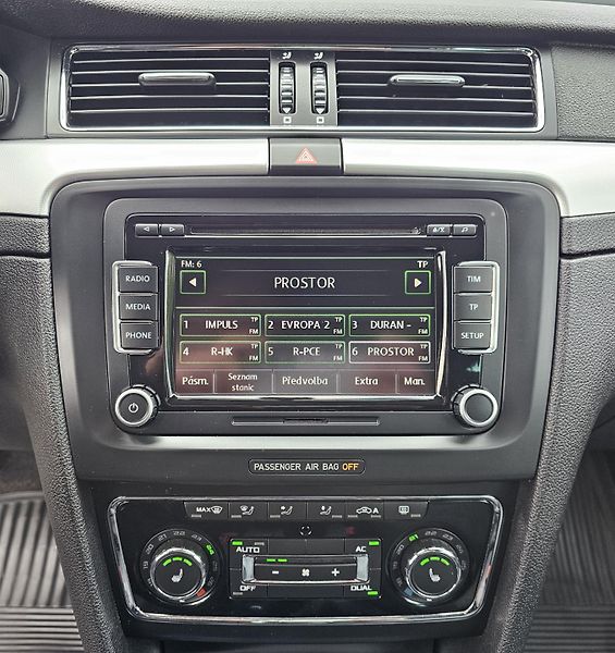 Škoda Superb 2.0 TDI 103kW,SENZORY,SERVISKA - fotka 30 z 53