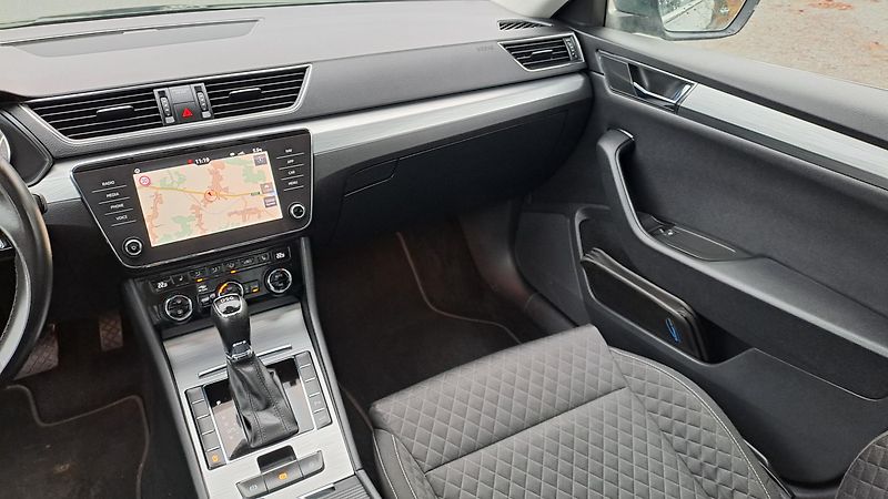 Škoda Superb 1.6 CRTDI DSG Comfort+Panorama - fotka 17 z 32