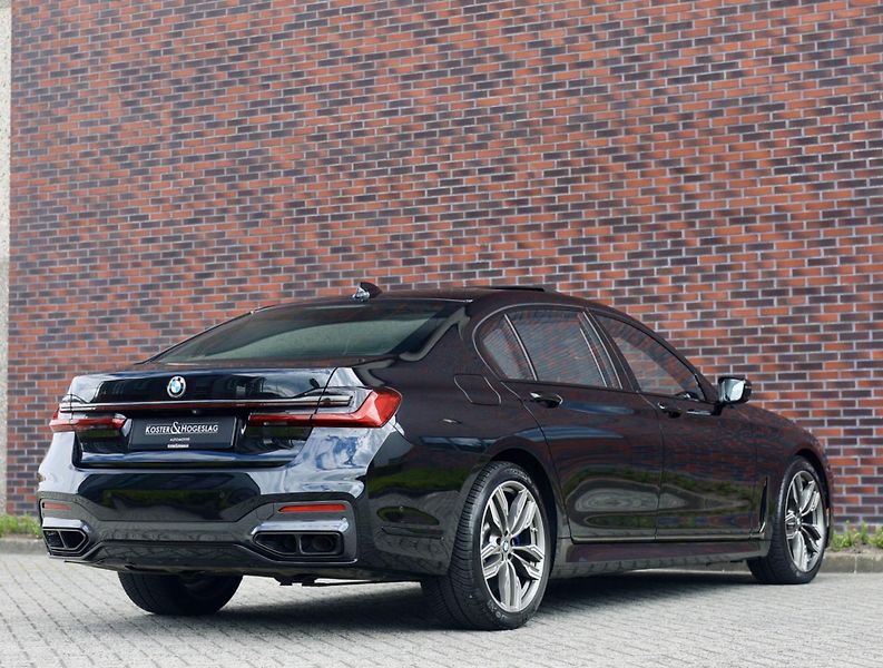 BMW Řada 7 (2019) M760Li xDrive - fotka 14 z 47