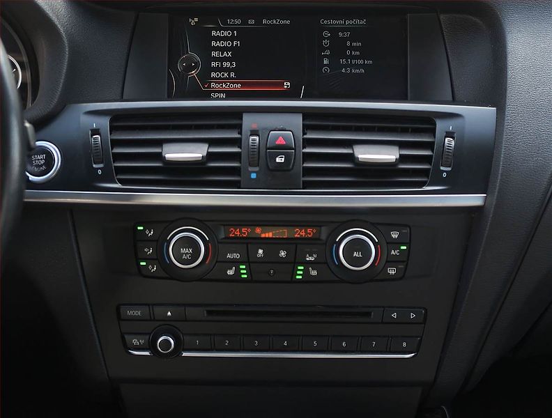 BMW X3 (2014) xDrive20d, 4X4, Automat, Navi - fotka 12 z 16