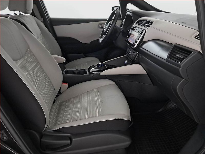 Nissan Leaf (2018) 40 kWh, SoH 80%, Automat - fotka 9 z 21
