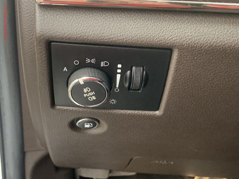 Jeep Grand Cherokee (2013) 3.0 CRD 4x4, AT, navi, kamera - fotka 19 z 21