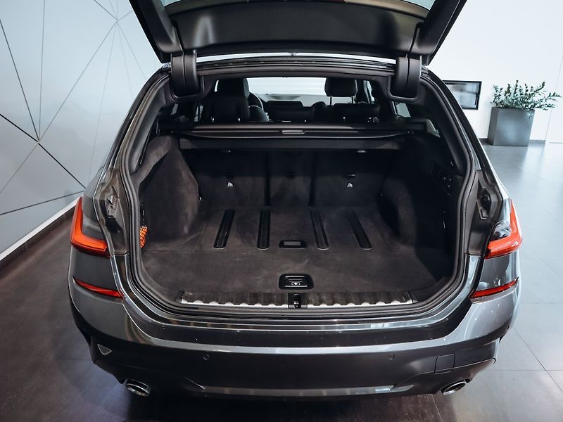 BMW Řada 3 320d Touring xDrive - fotka 7 z 26