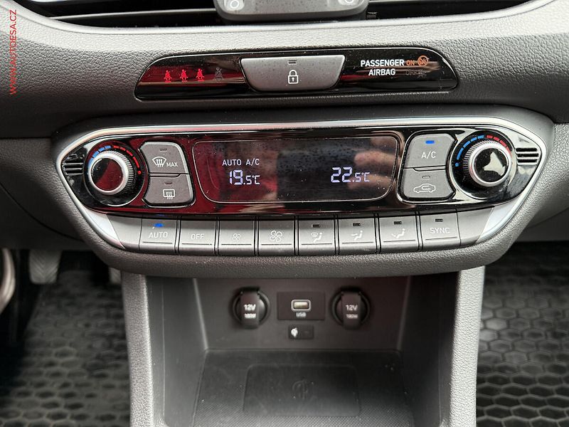 Hyundai i30 (2023) 1.0 T-GDi, ČR, Smart, LED - fotka 15 z 17