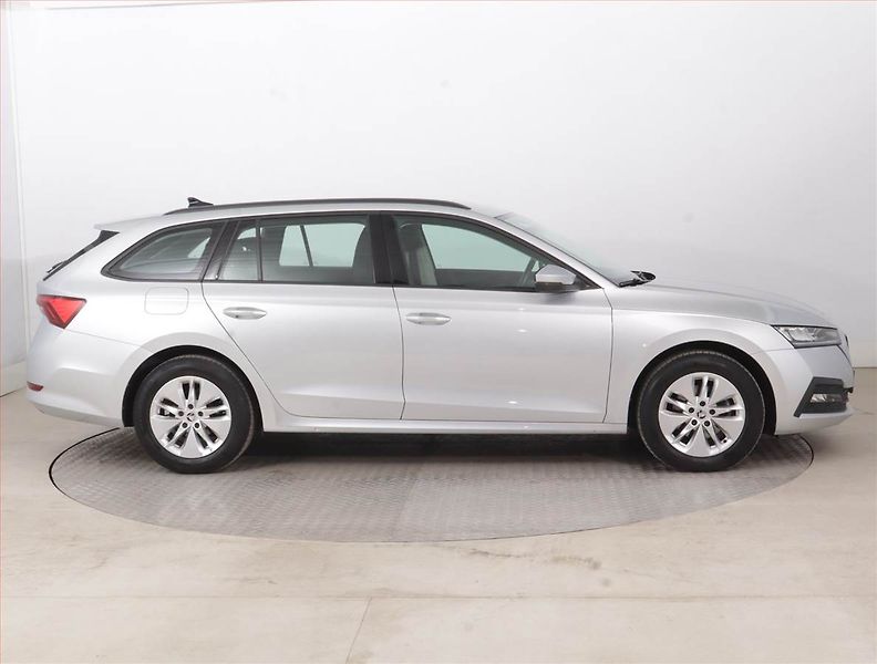 Škoda Octavia (2022) Ambition 2.0 TDI, ČR,1.maj - fotka 6 z 15