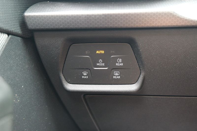 Seat Leon ST 1.0 eTSI DSG CarPlay ACC Ke - fotka 28 z 29