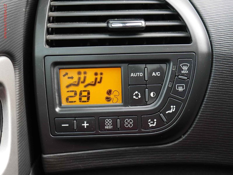 Citroën Grand C4 Picasso (2012) 1.6HDi 7míst, AT, tempo - fotka 19 z 20