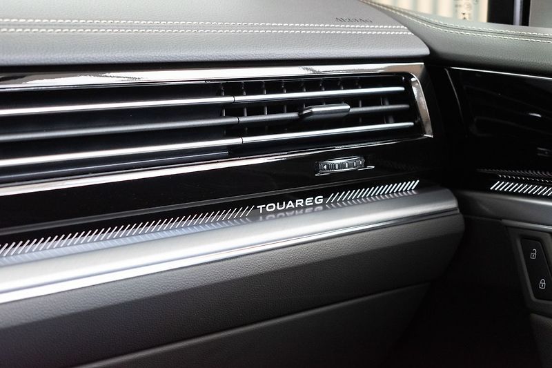 Volkswagen Touareg 3.0 TDI 210kW EXCLUSIVE*ČR 1.M - fotka 29 z 39