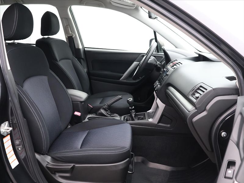 Subaru Forester 2,0 D-L 108kW CZ Sport - fotka 12 z 34