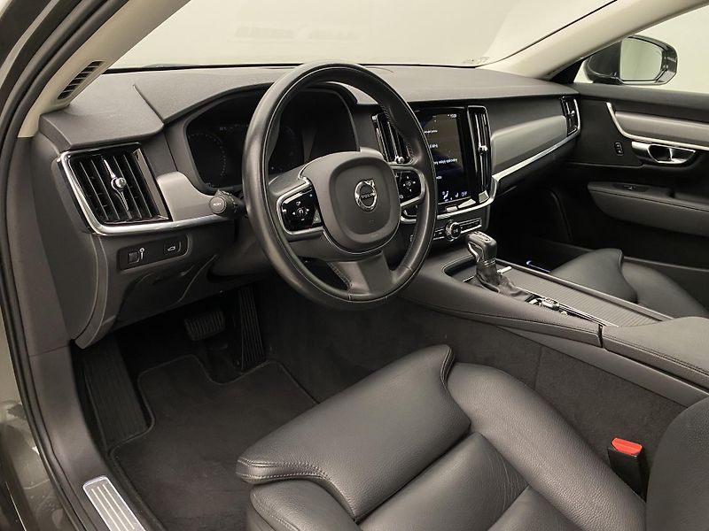 Volvo S90 D4 MOMENTUM AUT REZERVACE - fotka 4 z 43