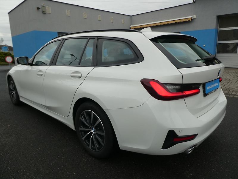 BMW Řada 3 Kombi 318i 115kw automat navi - fotka 5 z 15