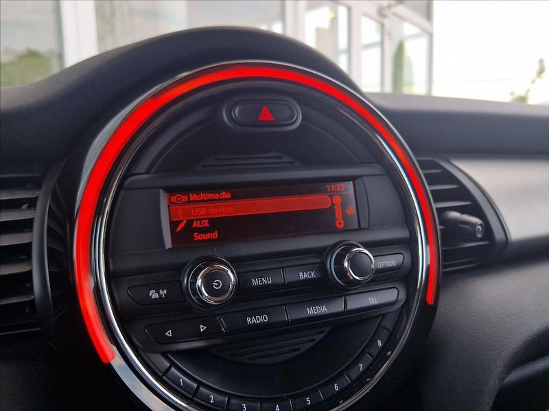 Mini Cooper 1,5 i 100kW LED VÝHŘEV - fotka 24 z 26