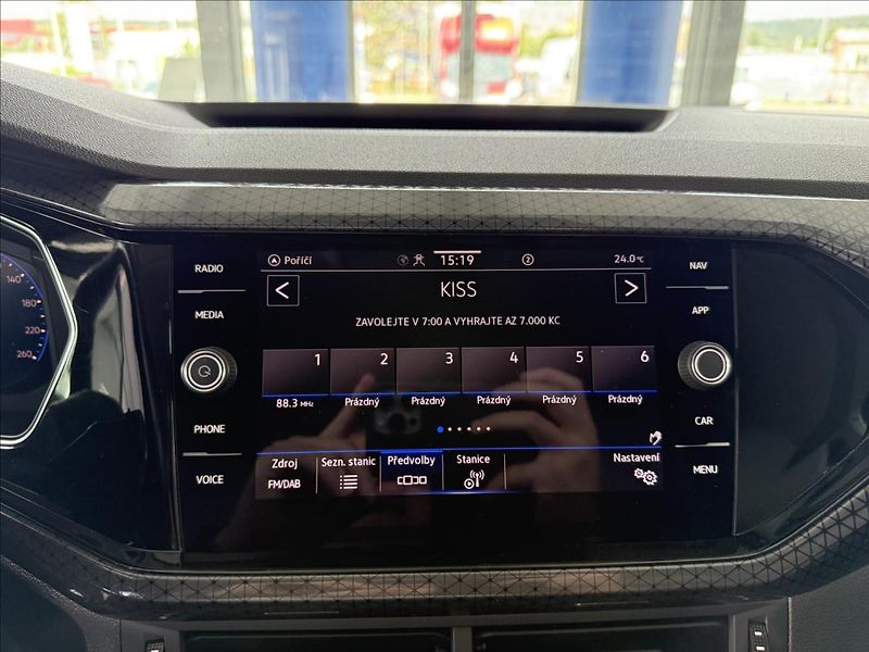 Volkswagen T-Cross 1,5   TSI 110kW,DSG,STYLE,1.MA - fotka 17 z 26