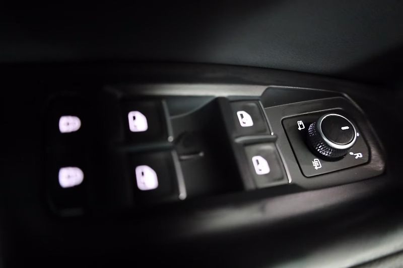 Volkswagen Touareg TDI 210kW R-Line 360 Ventilace - fotka 10 z 15
