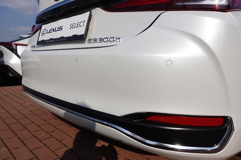 Lexus ES 300h ZLEVNĚNO 2,5HSD Elegance Plus - fotka 34 z 37