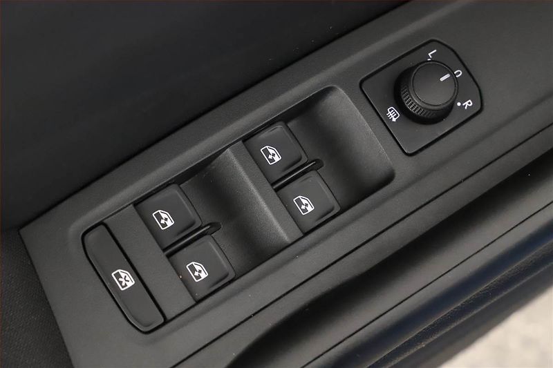 Škoda Fabia (2024) 1.0, SELECTION, DPH, SENZORY - fotka 15 z 18