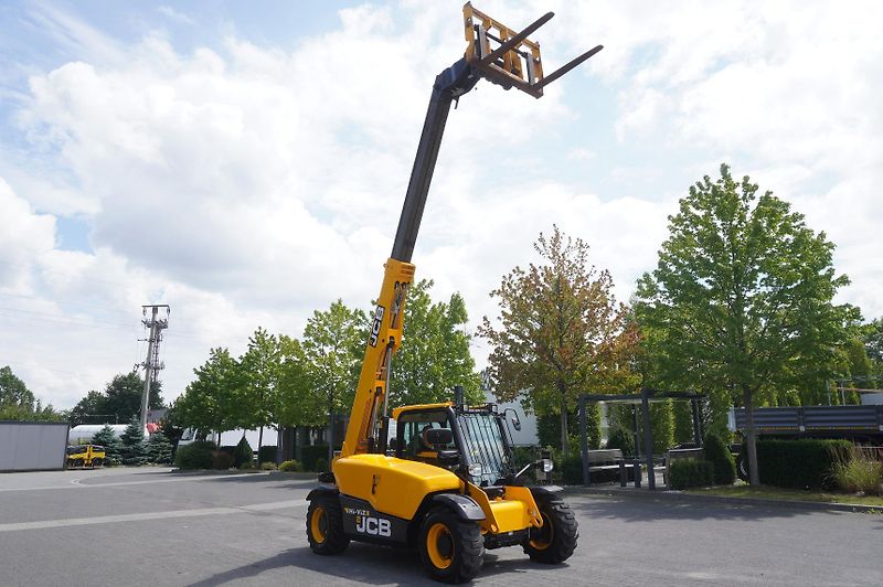 JCB (2022) 525-60T5 / 2022 / 860 MTH! - fotka 16 z 24