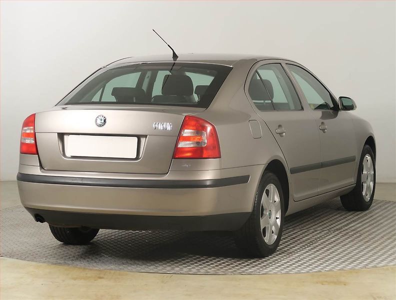 Škoda Octavia (2008) Elegance 1.6, Serv.kniha - fotka 5 z 18