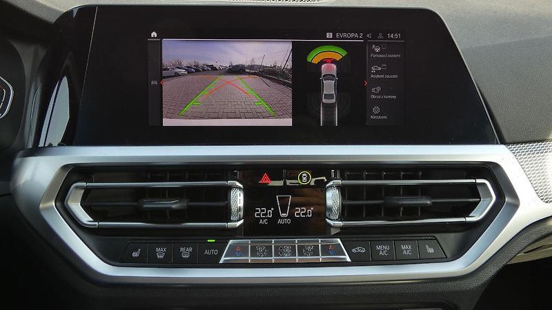 BMW Řada 3 330i xDrive M Sport - fotka 15 z 21