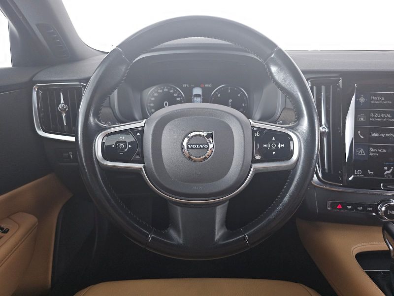 Volvo V90 (2020) Cross Country D5 173kW MOMENTU - fotka 8 z 33