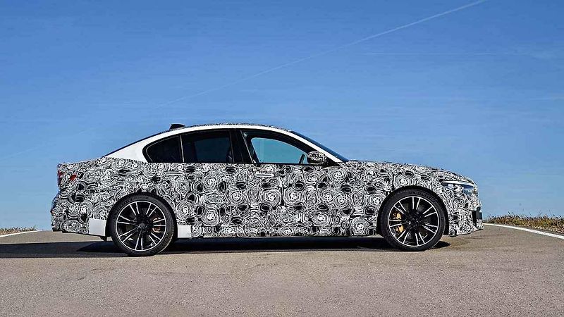 Prozatím maskované BMW M5.
