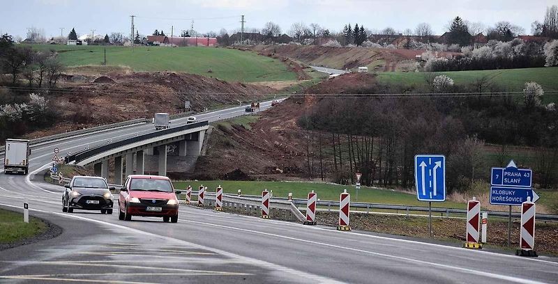 Vizualizace ukazuje, jak bude vypadat dálnice D7 mezi Slaným a Panenským Týncem na Lounsku.