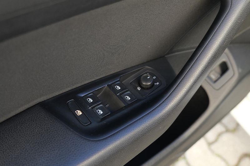 Volkswagen Passat 1.4 TSI DSG Kamera Cockpit Taž - fotka 15 z 38