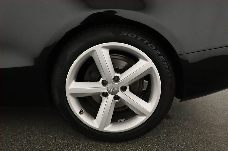 Audi A5 (2009) S-Line 2.0 TFSI, Xenony - fotka 14 z 14