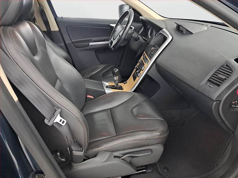 Volvo XC60 (2010) D5, 4X4, Xenony, Tempomat - fotka 9 z 18