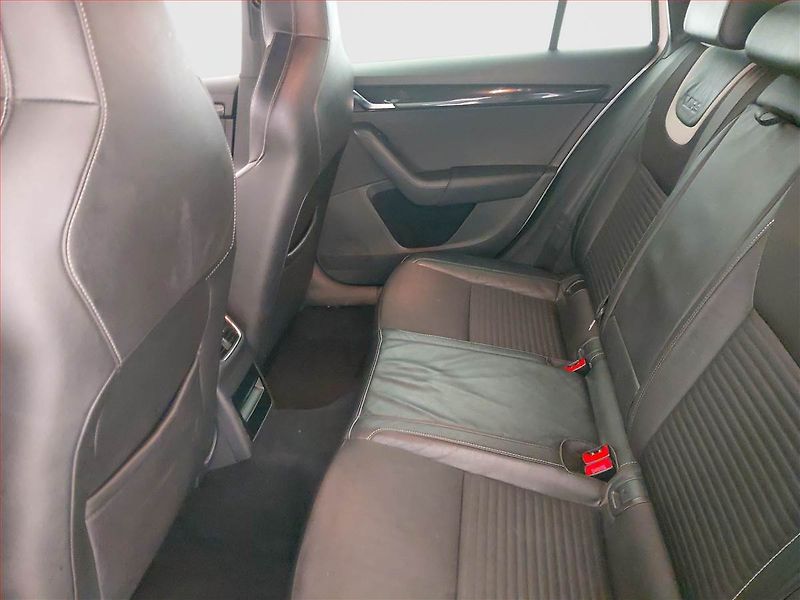 Škoda Octavia (2014) RS 2.0 TDI, Serv.kniha, Xenony - fotka 10 z 18