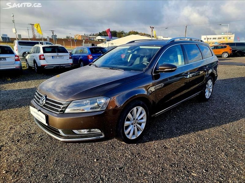 Volkswagen Passat (2012) 1,6 TDi 77KW - fotka 3 z 23