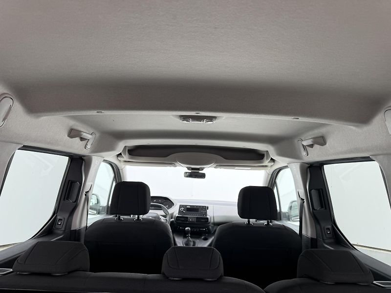 Peugeot Rifter (2020) 1.2 PureTech 7 míst ser.knížka - fotka 12 z 23