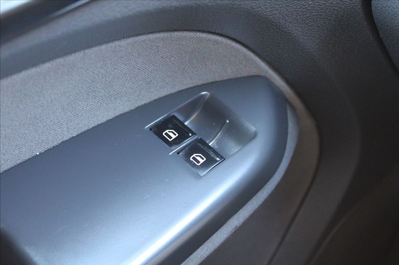 Volkswagen Caddy 1,6 MPI  MAXI,7.MÍST,LPG - fotka 11 z 33